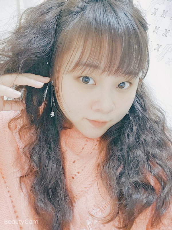 艾薇儿的第一张照片--孝感残疾人相亲网